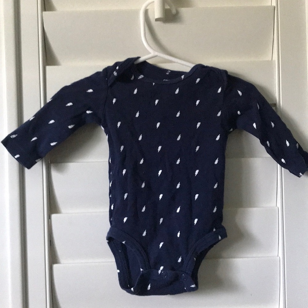 ADORABLE 👶🏻 Carter’s Boy Blue Onsie